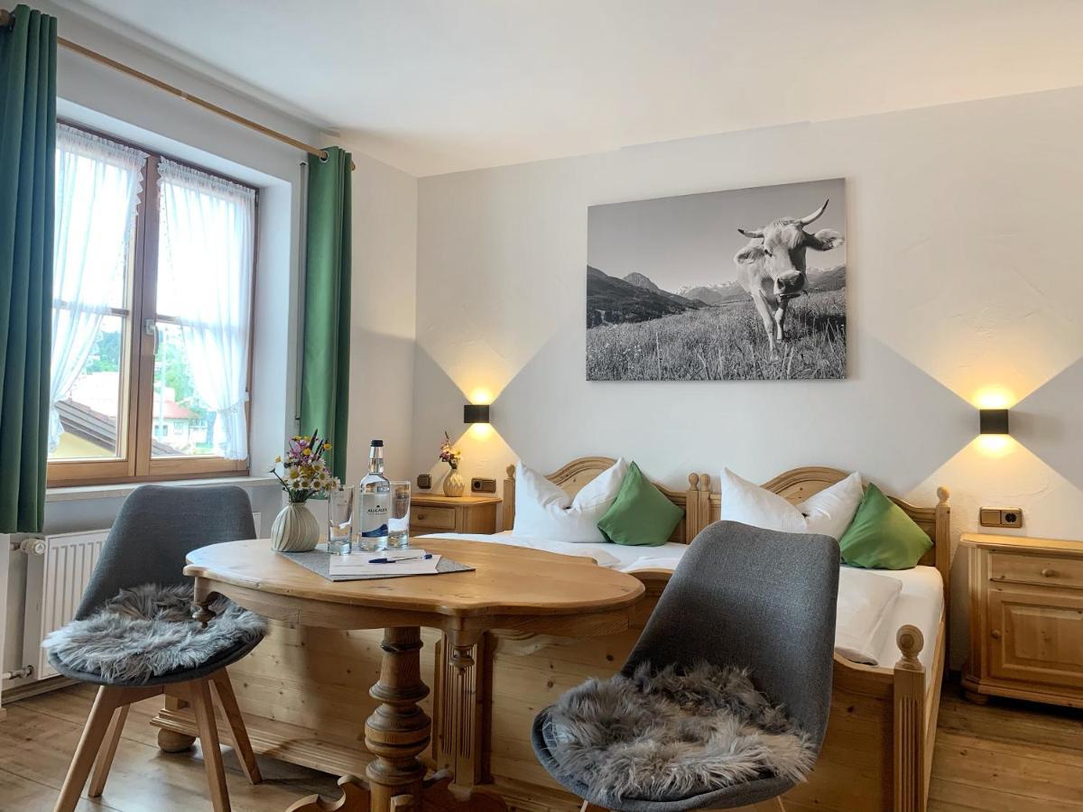 Gaestehaus "Zur Schmiede" Wertach Exteriör bild