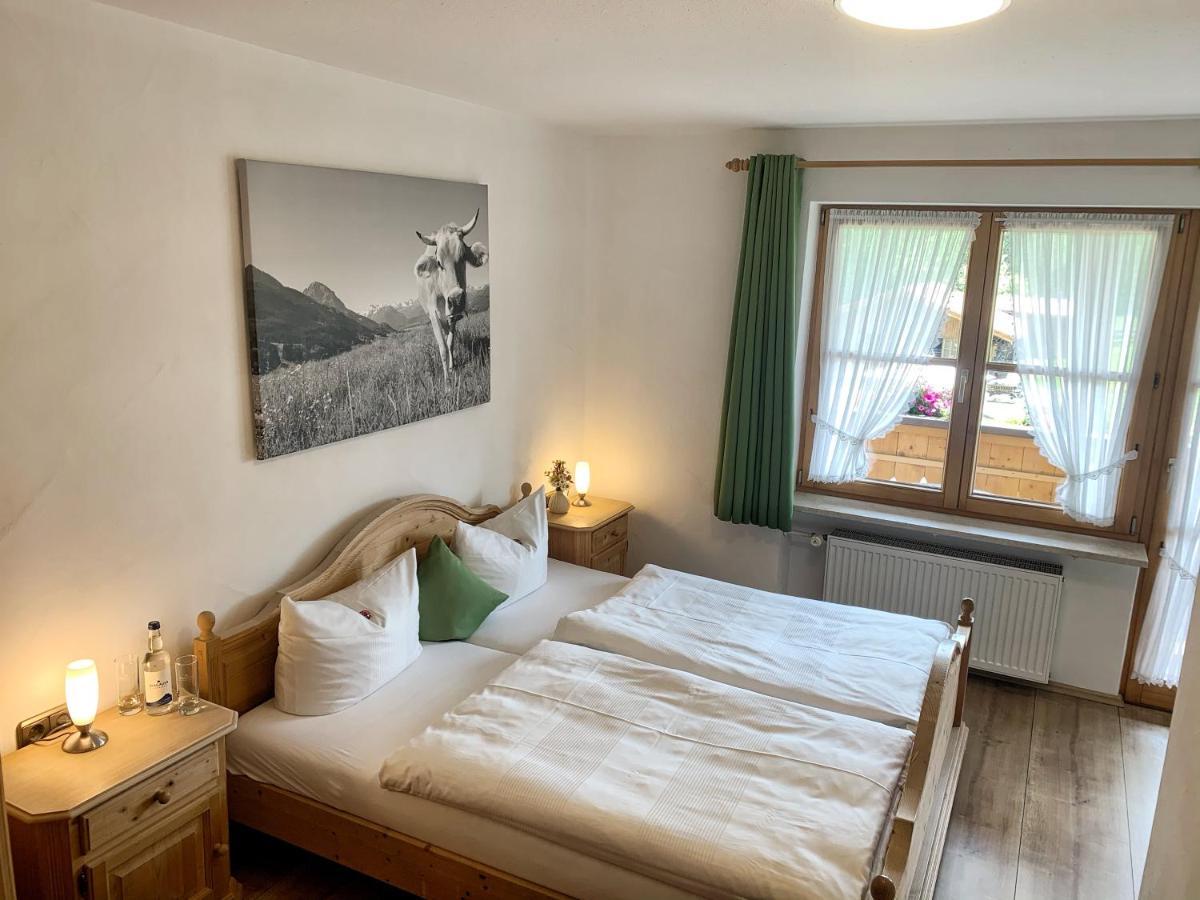 Gaestehaus "Zur Schmiede" Wertach Exteriör bild